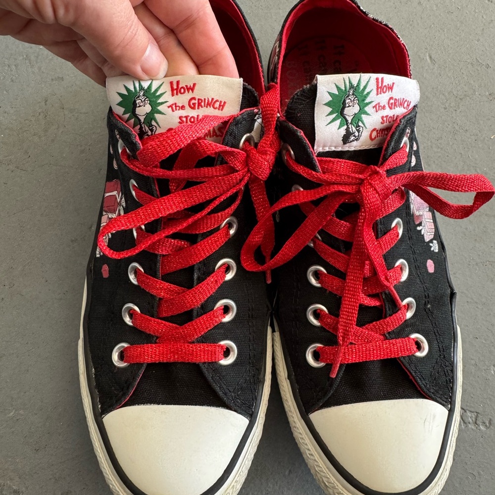 Dr. Seuss how the Grinch stole Christmas converse sneakers women 8.5